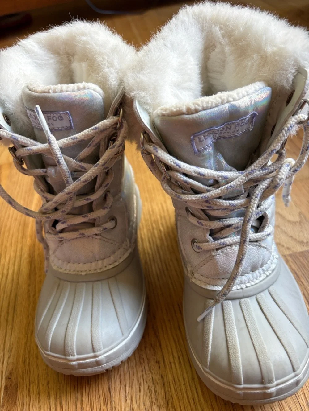 London Fog size 9 Kids Iridescent Silver-Gray Faux Fur Winter Boots